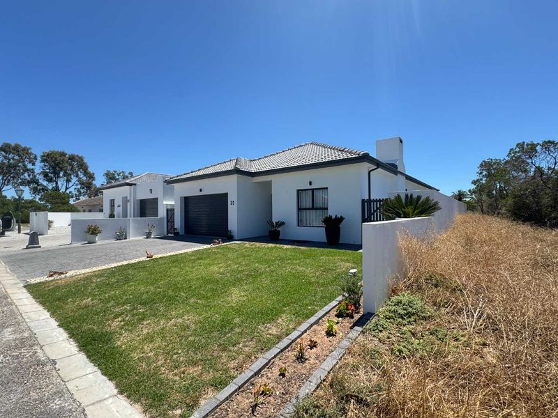 Modern Coastal Living in Shelley Point Golf Estate – 3 Bed Family Home - Photo 2
