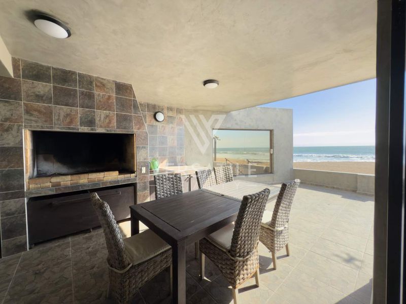 Luxury Beachfront Living – Exceptional 4 Bedroom Home with Unmatched Views - Photo 5