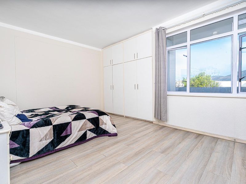 Stunning 2-Bedroom Apartment with Balcony, Stream Views & Mountain Backdrop - Photo 5