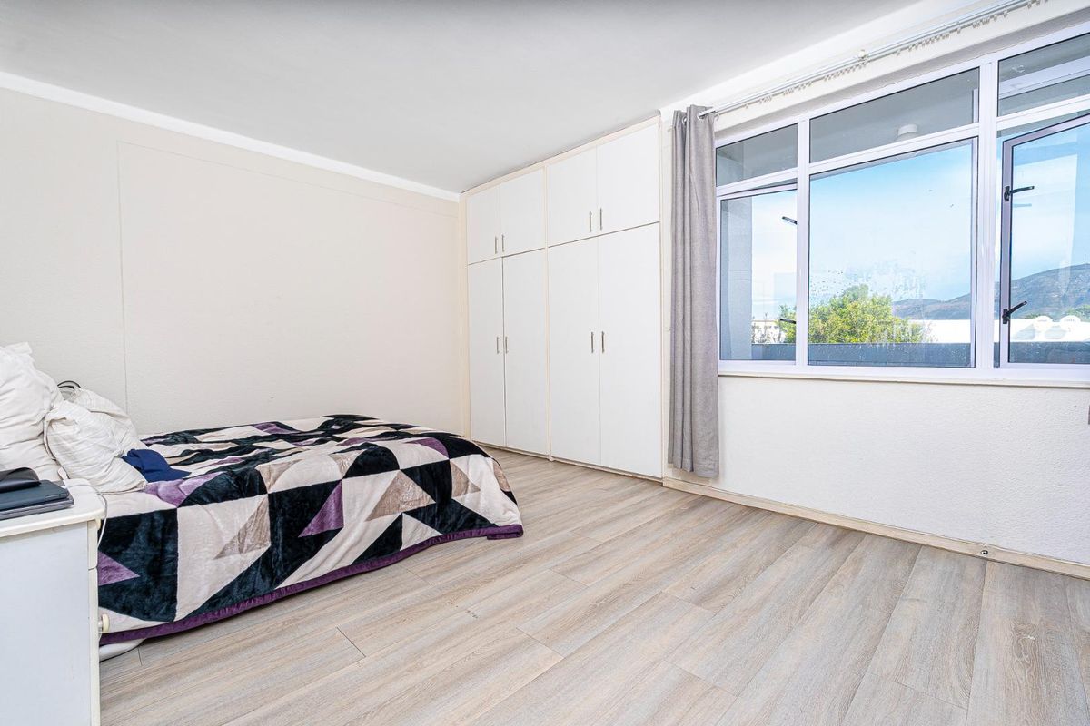 Stunning 2-Bedroom Apartment with Balcony, Stream Views & Mountain Backdrop - Photo 5