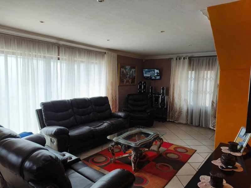 3 bedroom townhouse for sale in Silverton Ridge - Photo 8