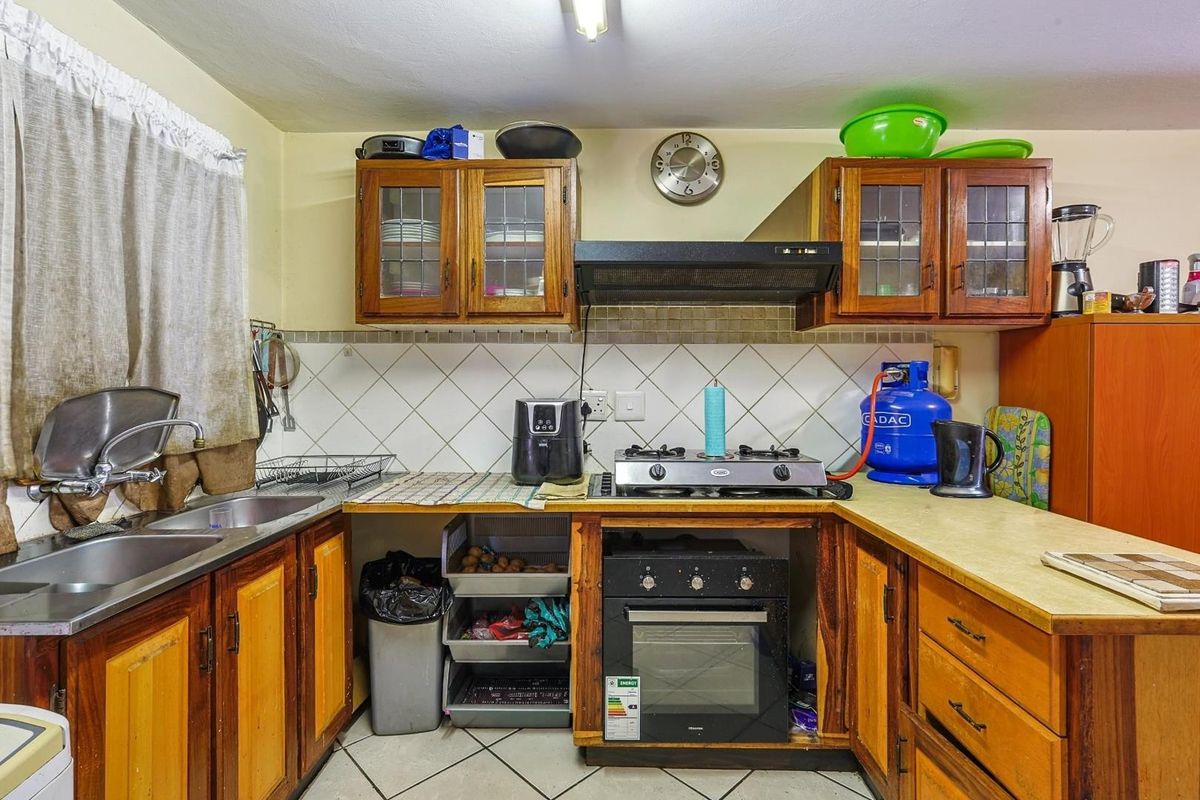 Exclusive Mandate – 2 Bedroom Townhouse with Single Garage - Photo 5