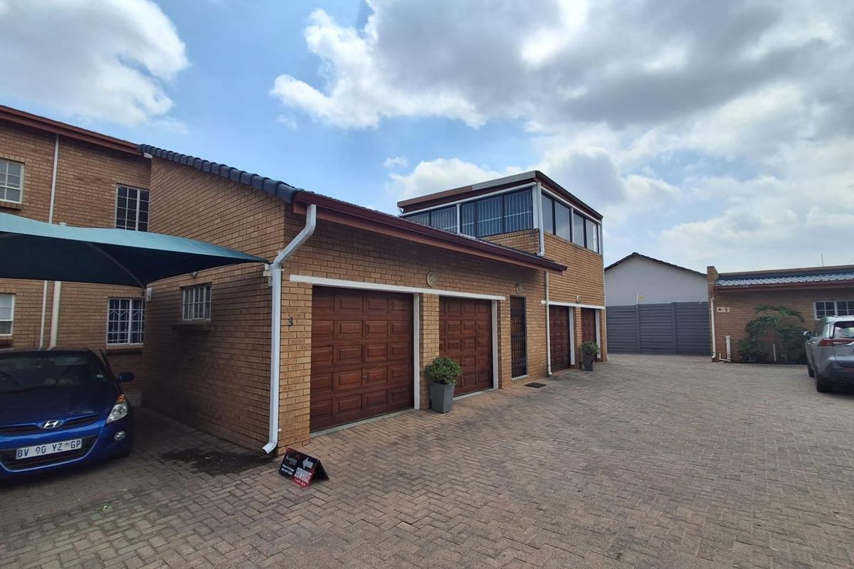 PET FRIENDLY FAMILY TOWNHOUSE - NEW REDRUTH - Photo 2