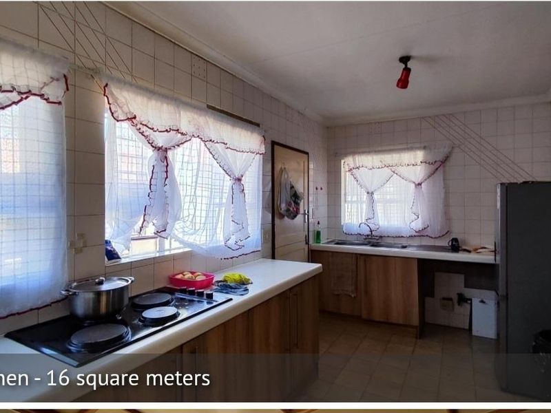 4 Stunning Bedroom House In Birch Acres - Photo 6