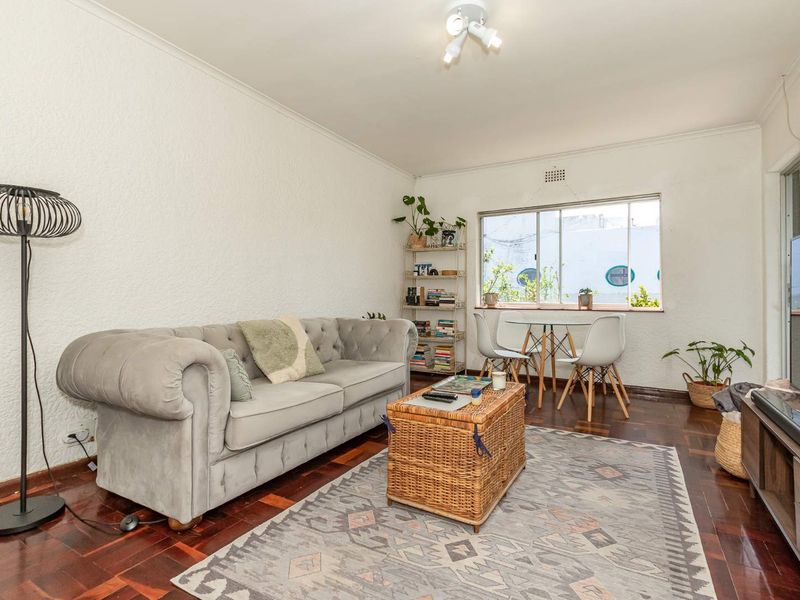 Immaculate Apartment in Rondebosch Village - R1.995m - Photo 3