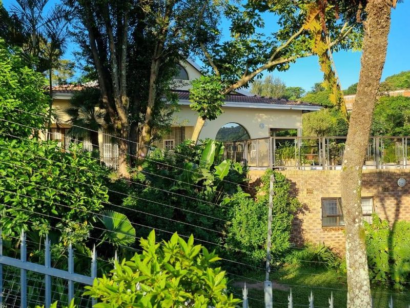 Nestled in the sought-after suburb of Regency Park, this exceptional family home offers space, comfort, and modern convenience in a secure and desirable setting - Photo 3