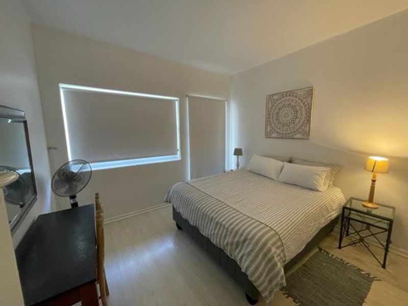 Comfortably furnished 2 Bed apartment with parking, small balcony - Photo 3