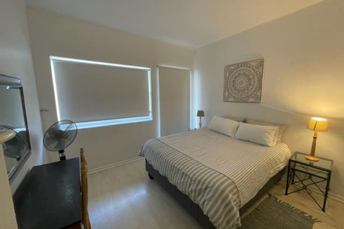 Comfortably furnished 2 Bed apartment with parking, small balcony - Photo 3