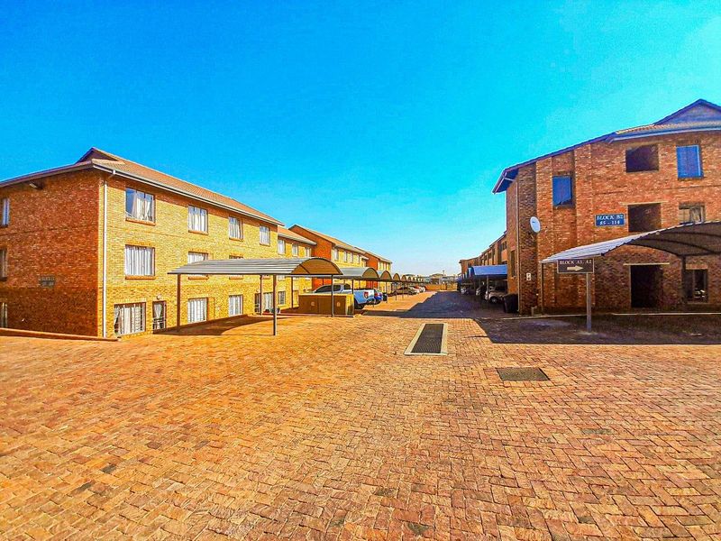 Well maintained ground floor Unit for first time home buyers - Photo 4