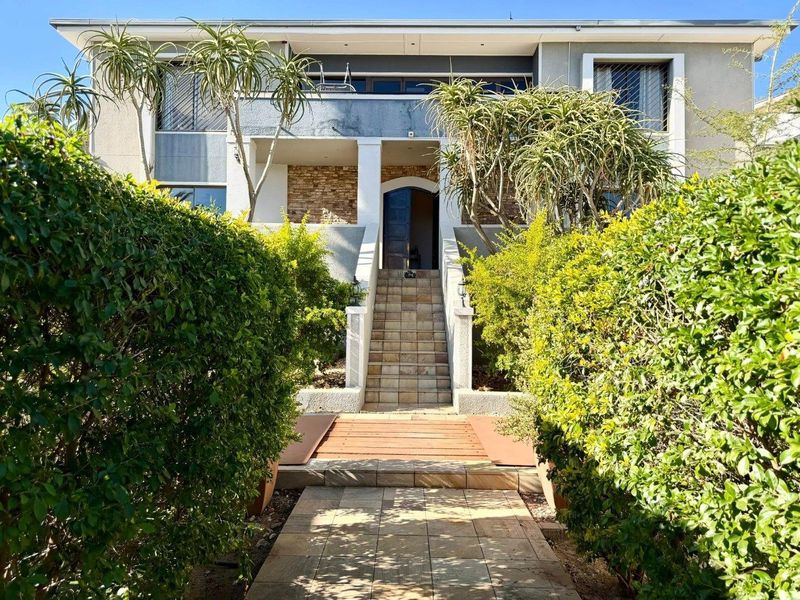4 Bedroom House For Sale in Luxury Hill - Photo 1