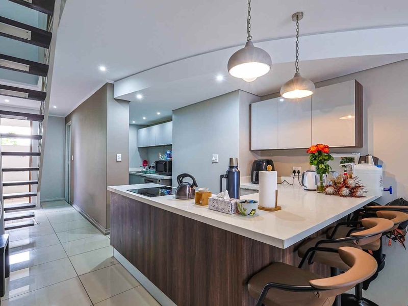 Modern 2-Bedroom Apartment with Rooftop Braai Area - Photo 7