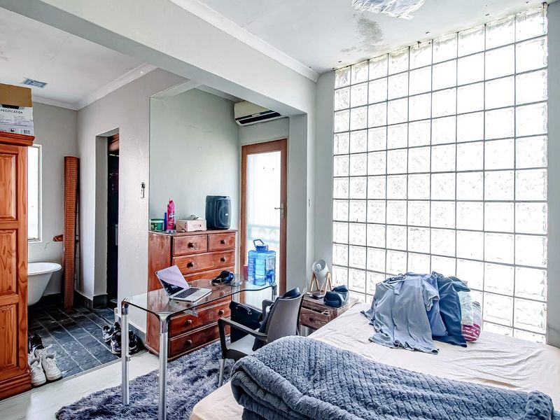 Amazing Sized Stand- in a great street!!!! - Photo 9