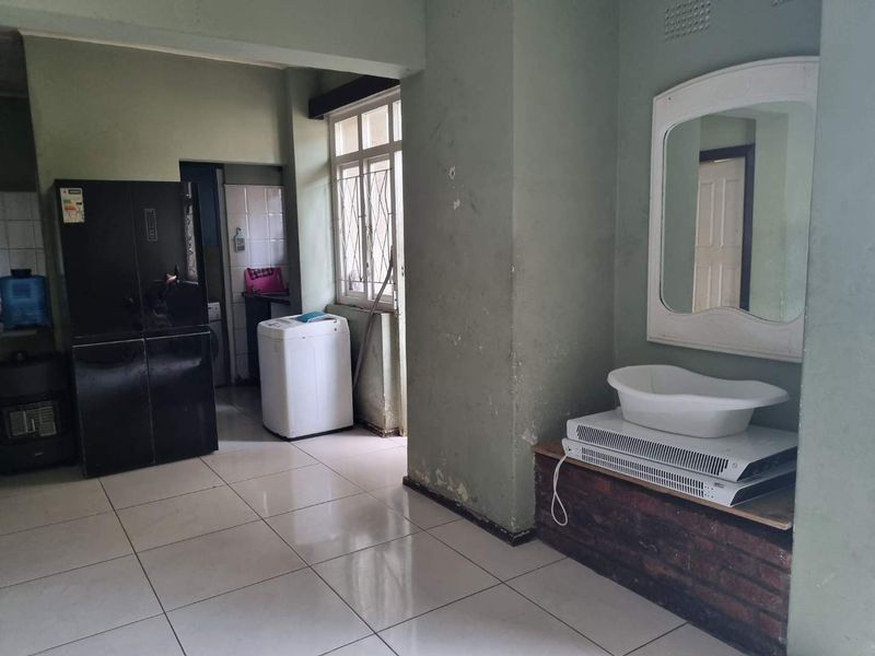 Well Positioned, Charming Apartment For  A  Small Family or Students - Photo 2