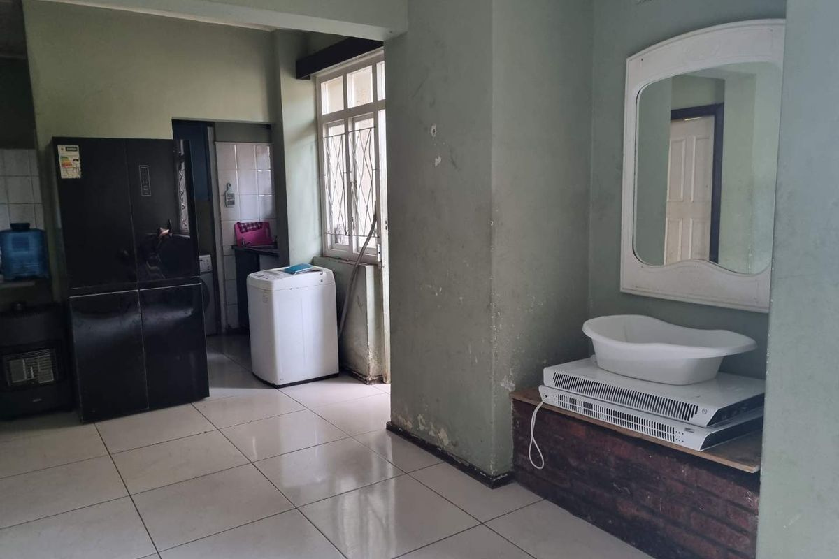 Well Positioned, Charming Apartment For  A  Small Family or Students - Photo 2