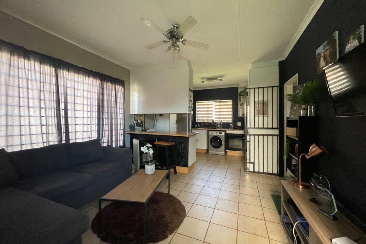 1 Bedroom Freestanding House - Including water, sewerage & refuse - Photo 4