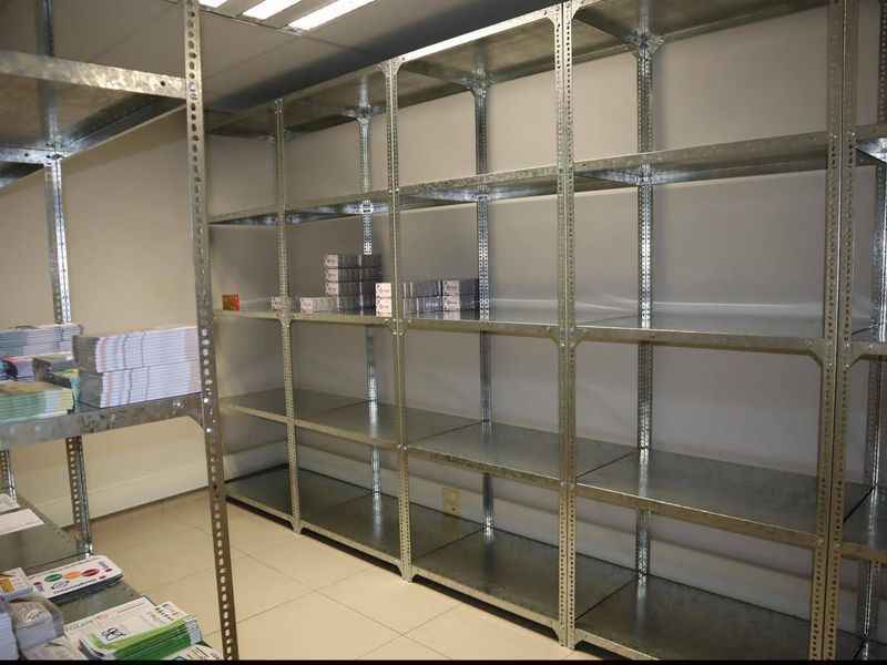 Modern and well maintained unit for sale. - Photo 3