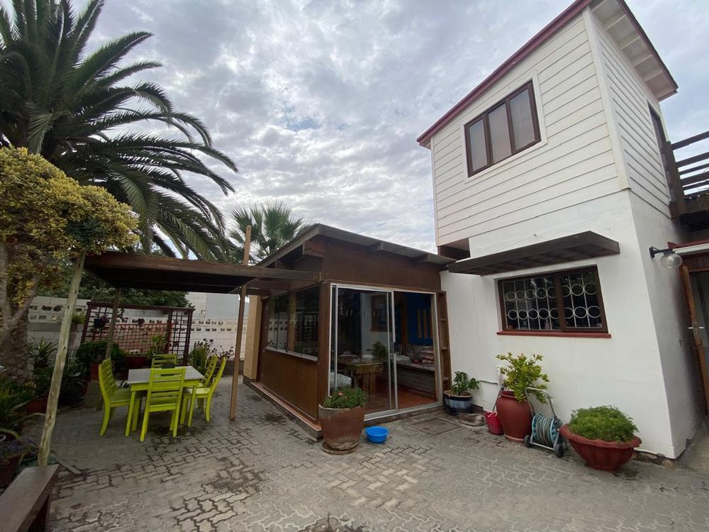 Inner courtyard, lapa and enclosed entertainment area with BBQ