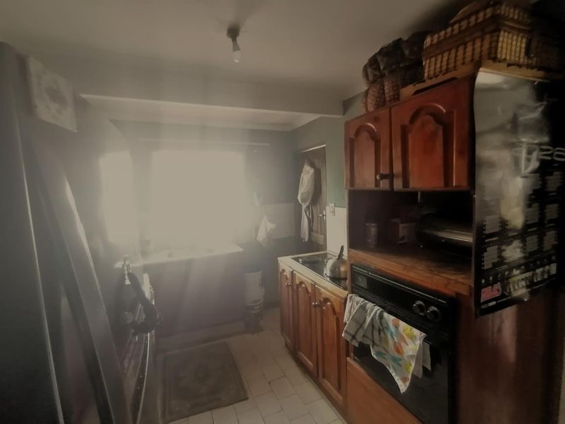 Spacious 3-Bedroom Home on a Generous Stand - Photo 7