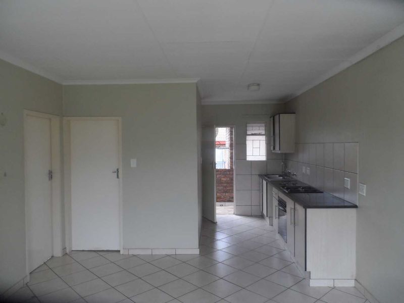 2 BEDROOM FLAT TO RENT IN PHILIP NEL PARK - Photo 3