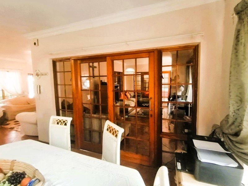 Beautiful Home in a Well maintained Complex - Photo 9