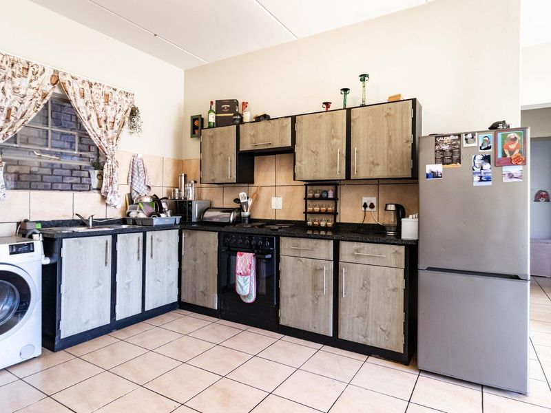 For Sale: Ground Floor Apartment, Two Bedroom - Photo 6