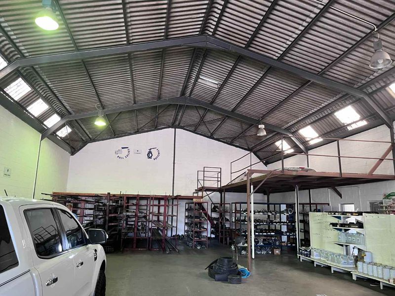 Prime Montague Gardens Warehouses: Spacious & Versatile - Photo 3