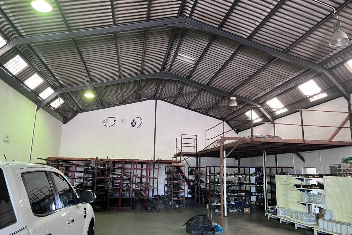 Prime Montague Gardens Warehouses: Spacious & Versatile - Photo 3