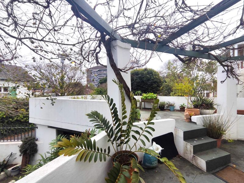 Spacious 2 bedroom home with office space in Rondebosch - Photo 5