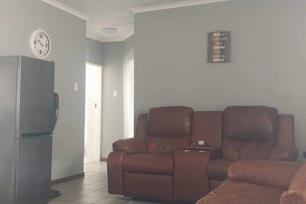 secure and neat top floor townhouse - Photo 5