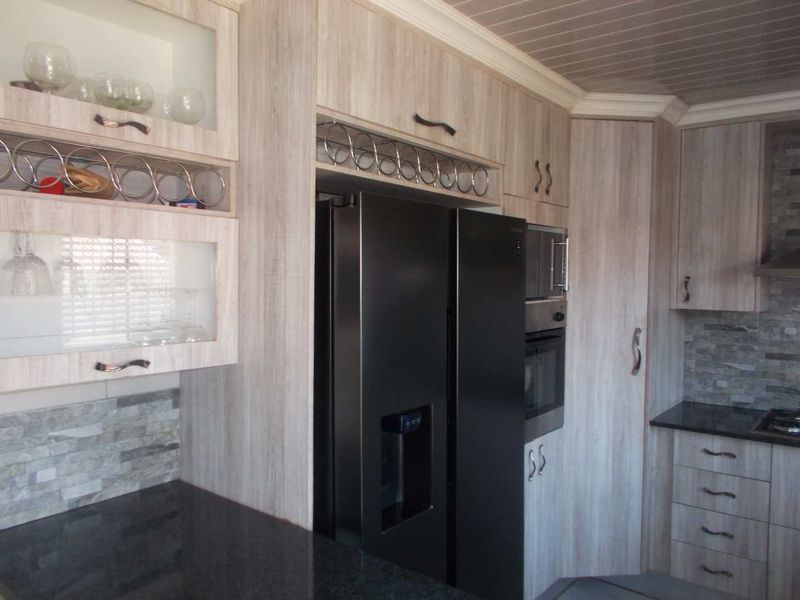 Awesome property looking for a new owner - Photo 8