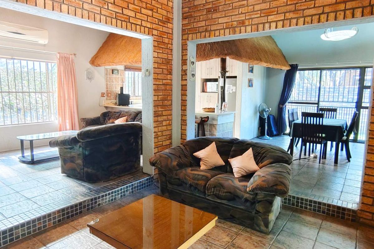 Stunning Tranquil Retreat with Lush Gardens and Modern Comforts - Photo 2