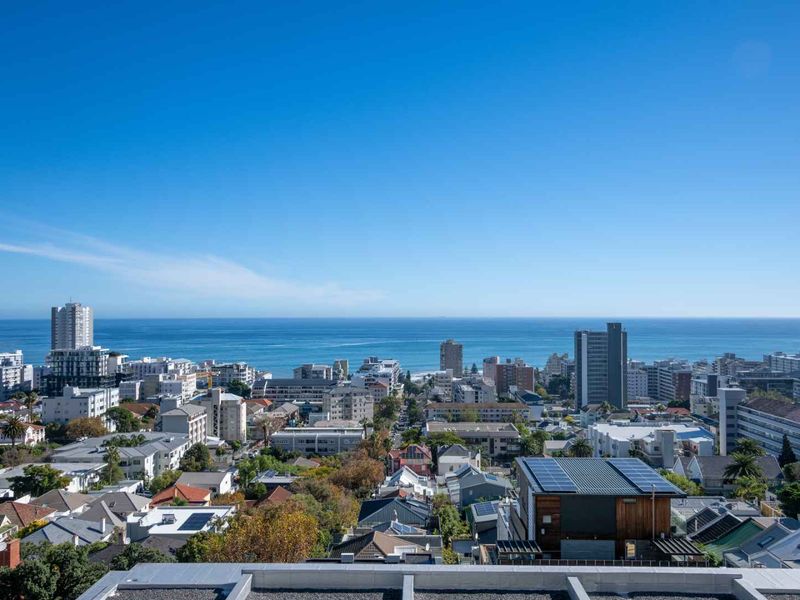 Most Sought After! 2 Bedrooms Sea Point. - Photo 1