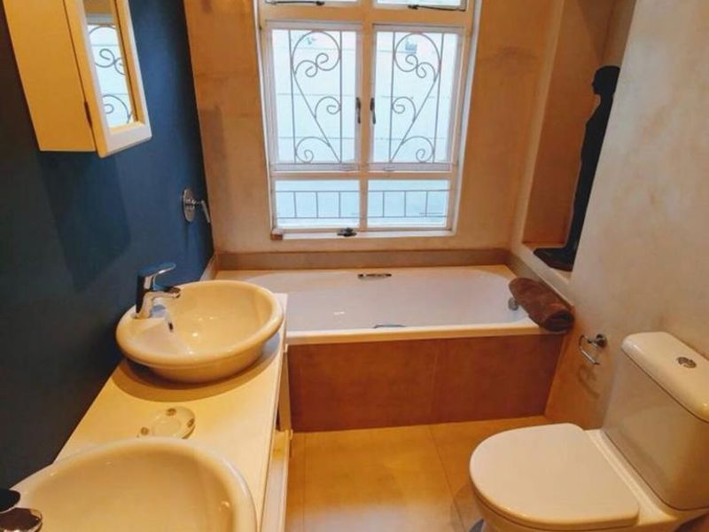 Charming 2 bedroomed home with seperate flatlet - Photo 8