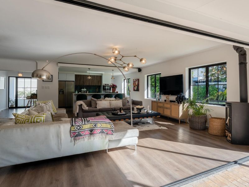 A Tastefully-Designed Entertainer’s Delight - Photo 4