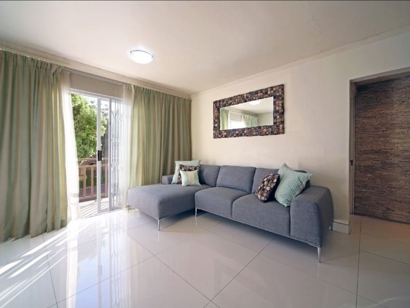 Modern unfurnished 2 bedroom apartment with quality branded fittings - Photo 4