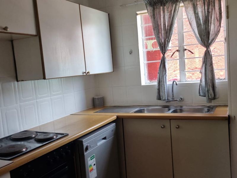 A perfect groundfloor unit - Photo 5