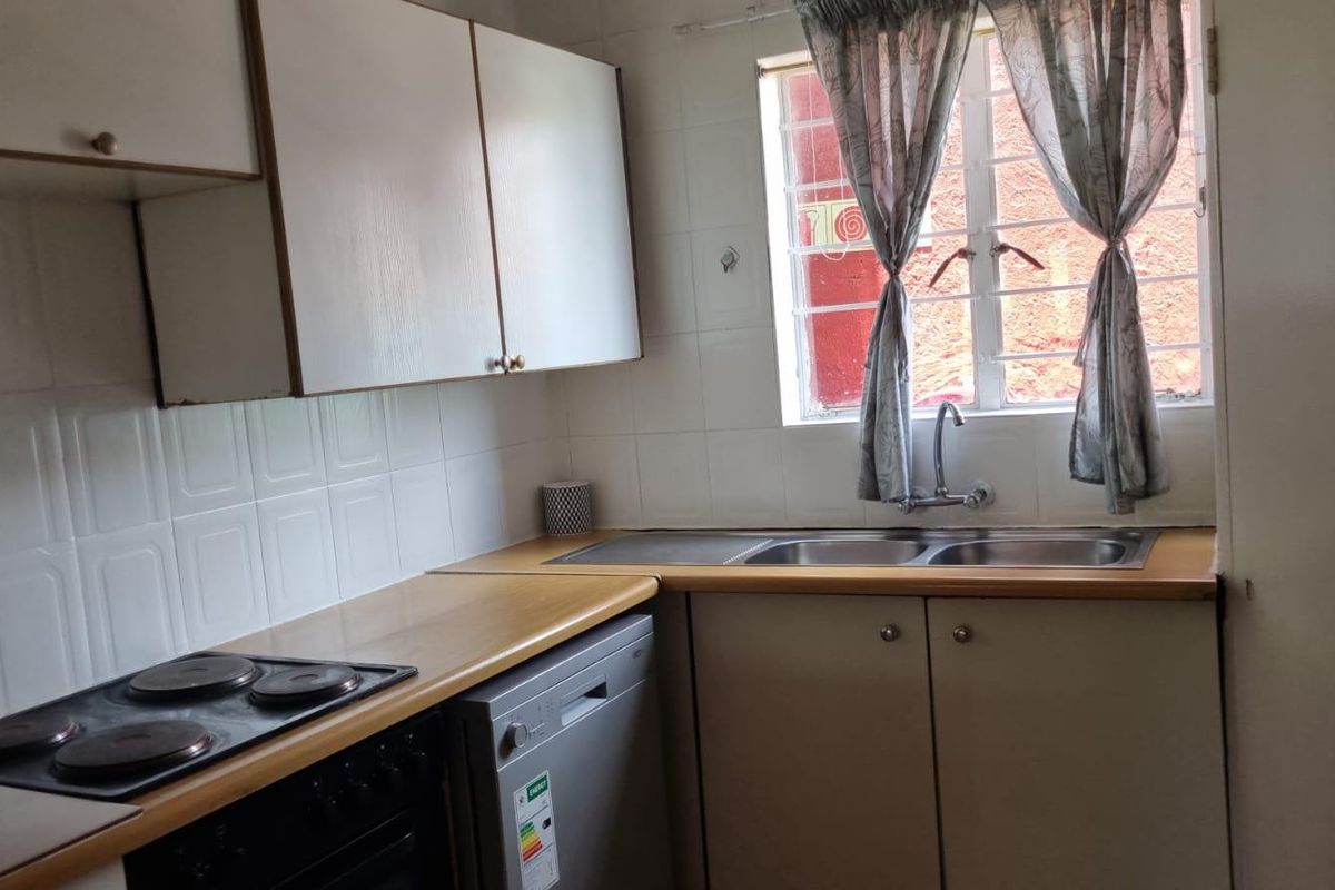 A perfect groundfloor unit - Photo 5