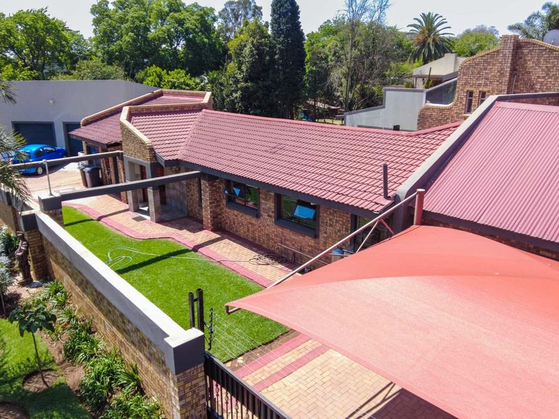 Gorgeous 5 Bedroom Home in Lakefield. - Photo 3