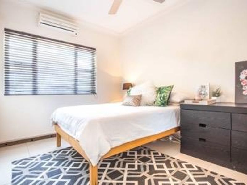 Beautiful 3 Bed Townhouse (Pet friendly – Cats & Small dogs) in Sunningdale!! - Photo 8