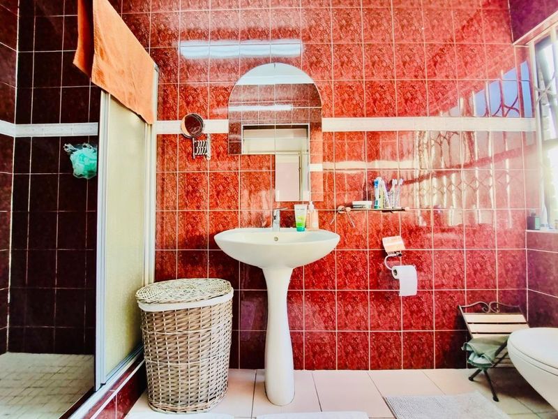 Discover Your Dream Family Oasis in Regency Park, Pinetown - Photo 6