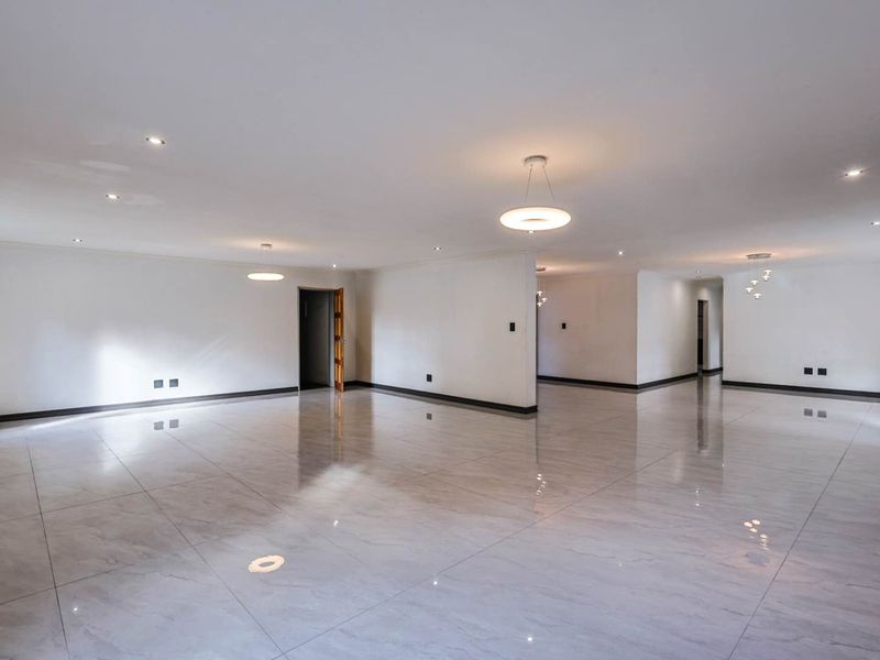 Newly Renovated 6-Bedroom Single-Storey Home with Flatlet – Turnkey Perfection - Photo 8