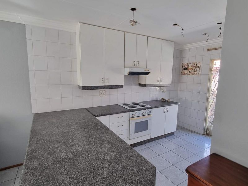 Facebrick Townhouse with Private Garden for Sale - Photo 4