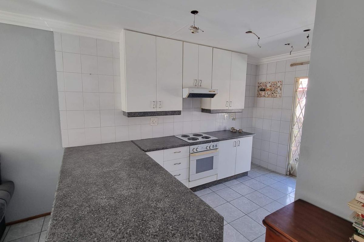 Facebrick Townhouse with Private Garden for Sale - Photo 4