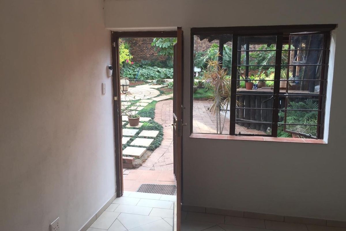 1 Bedroom lock up and go Apartment - Photo 5