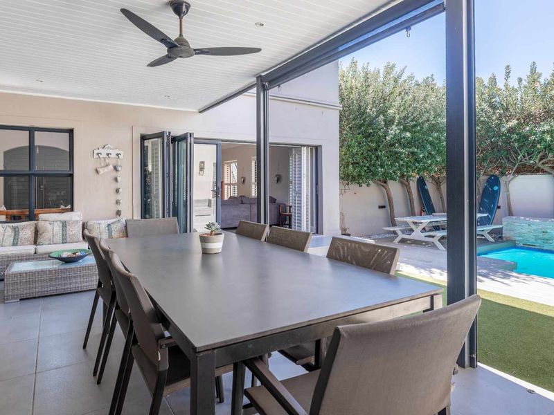 Perfectly Proportioned for a Luxury Lifestyle - Photo 7