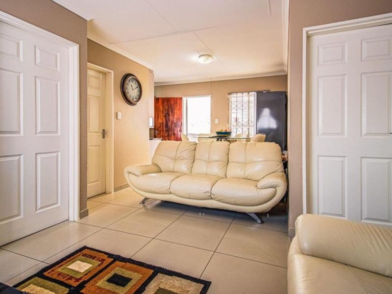 3 Bedroom House for Sale in Windmill Park - Photo 5