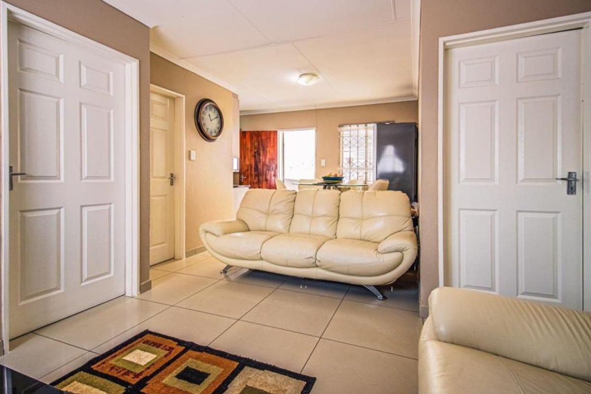 3 Bedroom House for Sale in Windmill Park - Photo 5