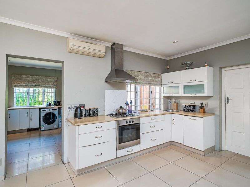 ELEGANT 5-BEDROOM FAMILY HOME IN THE HEART OF KLOOF - Photo 5