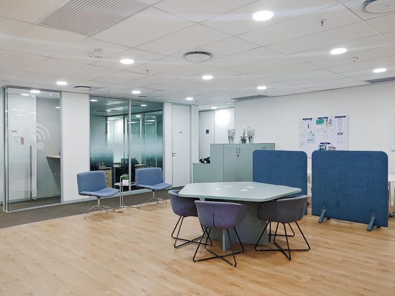 All-inclusive access to coworking space in Regus Centurion Mall. - Photo 4
