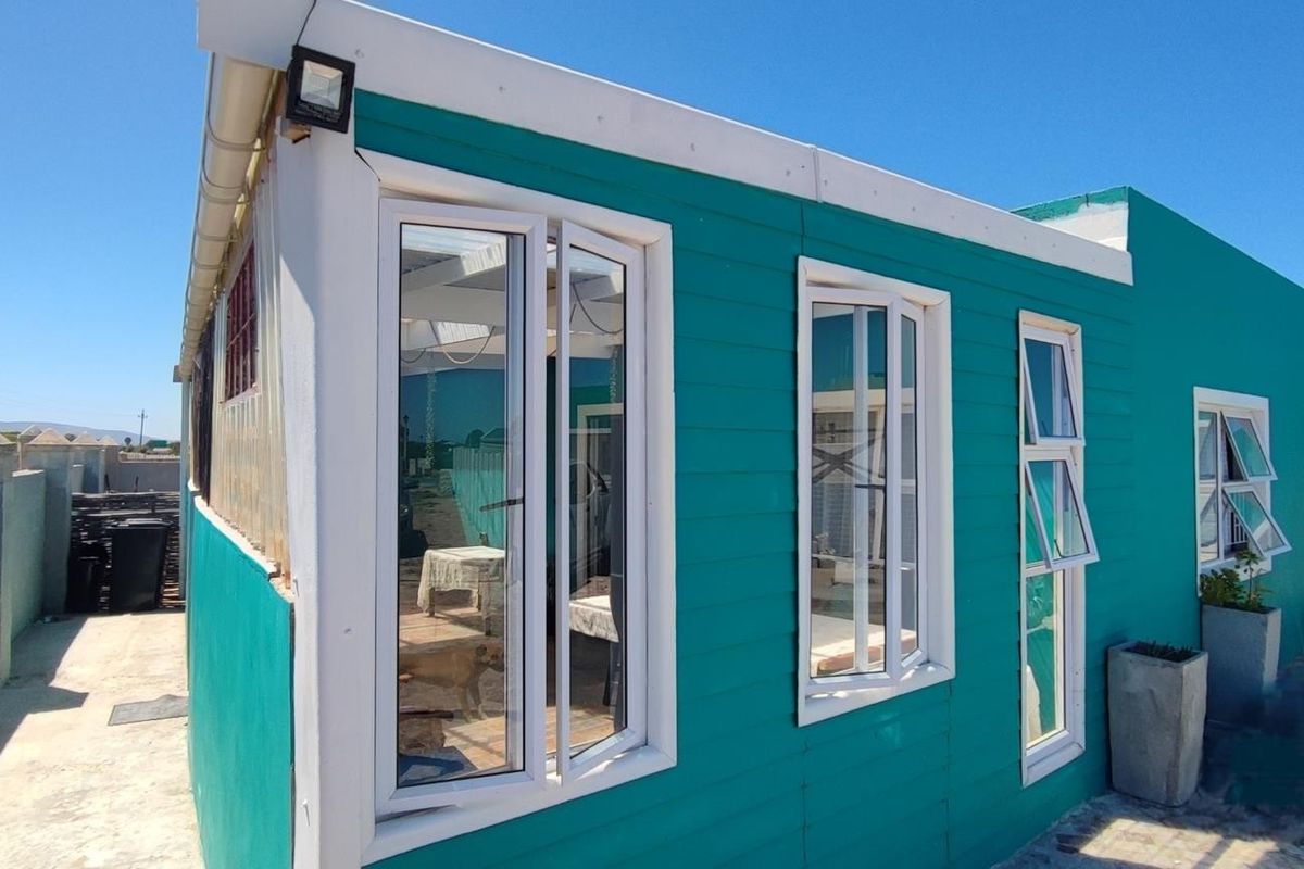 Versatile Coastal Living: Three-Bedroom Home with Income-Generating Flats - Photo 2